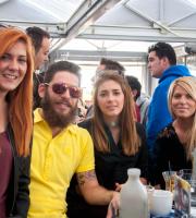 N.O.A. cafe - bar: Κυριακή με την καλύτερη παρέα, στο λιμάνι.