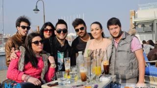 Κυριακάτικος... πανικός στο ΝΟΑ cafe bar, στο λιμάνι!
