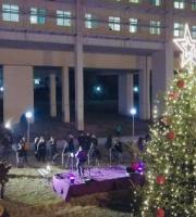 Η Αλεξανδρούπολη άναψε το Χριστουγεννιάτικο Δέντρο στην αυλή του Νοσοκομείου στέλνοντας μήνυμα ελπίδας! (video & photo)