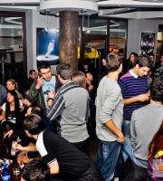 Δυνατό opening πάρτυ για το cafe bar Avenue, στο κέντρο της πόλης.