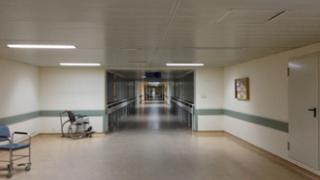 Στη ΜΕΘ 45χρονος μετά από ανατροπή αγροτικού μηχανήματος.