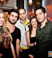 Καφέ, ποτό και πολύ μουσική στο Avenue cafe bar, στο κέντρο.