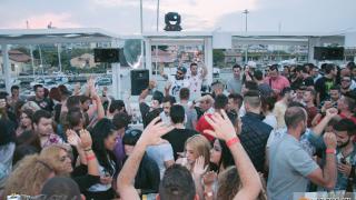 Κόλαση στο απογευματινό πάρτι του Yacht club με Sharam Jey.