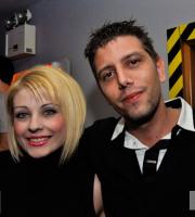 Rock χαμόγελα σε swing ρυθμούς στο Muziq Alternative Bar.
