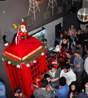 Στο εναλλακτικό Muziq bar, ακόμα και ο Άγιος Βασίλης... ροκάρει!