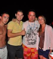 Ένας χαμός στο beach party του Απαλού με dj AK και Αχλάδα!