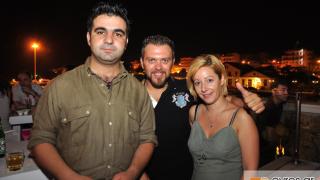 Καλοκαιρινά χαμόγελα στο Yacht Club όλες τις μέρες της εβδομάδας.