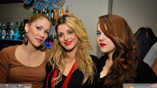 Rock χαμόγελα σε swing ρυθμούς στο Muziq Alternative Bar.