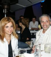 Mojo cafe με πολύ κόσμο και κέφι στην παραλιακή!
