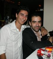 Mojo cafe με πολύ κόσμο και κέφι στην παραλιακή!