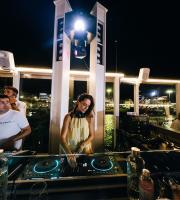 Summer Vibes με τη Μαρία Αντωνά στο rooftop του ΝΟΑ