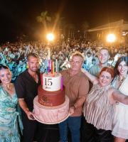15 χρόνια «Xarama Seaside Luxury»: Όλη η λάμψη της επετειακής γιορτής σε εικόνες και video