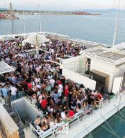 Φωτορεπορτάζ από το επικό πάρτυ με τον Culoe De Song στο Yacht Club