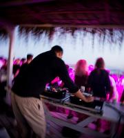 Stefan Biniak & Ison "ταρακούνησαν" το Yasu beach bar!