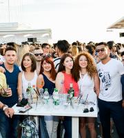 Ο άπαιχτος Teenage Mutants στην ταράτσα του Yacht Club.