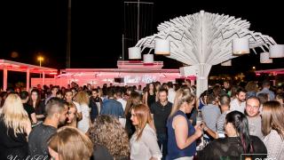 Yacht Club: Παρασκευή βράδυ στην πιο όμορφη ταράτσα της πόλης.