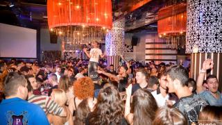 Καρφίτσα δεν έπεφτε στο χθεσινό Season Opening Party του Prive Club.
