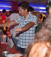 Ξέφρενο πάρτυ στο Reina Summer Club εν αναμονή του Δεκαπενταύγουστου.