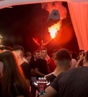 Το "Bad Bulls" κατέβηκε παραλία και ξεσήκωσε το Reina!