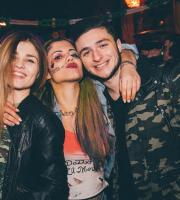 "ΤΣΙΚΟΝΟΠΕΜΠΤING" στον πεζόδρομο του ταχυδρομείου και η διασκέδαση στο ζενίθ