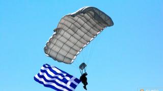 Επίδειξη ρίψης αλεξιπτωτιστών στο αεροδρόμιο Δημόκριτος της Αλεξανδρούπολης