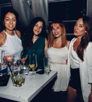 Με ανεβασμένη διάθεση και πλημμυρισμένο από κόσμο το opening του Yacht Club