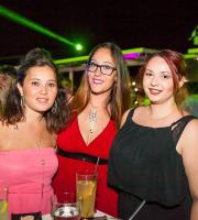 Σαββατόβραδο στην πιο "in" ταράτσα της πόλης με άκρως καλοκαιρινή διάθεση!