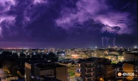 "Υπερθέαμα οι αστραπές στο νυχτερινό ουρανό της Αλεξανδρούπολης"