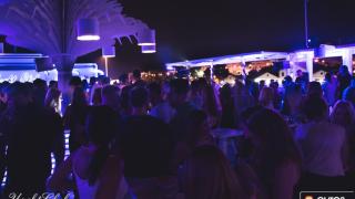 Βράδια Παρασκευής στο μοναδικό Yacht Club