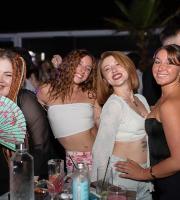 Μια βραδιά γεμάτη λάμψη στο Closing Party του ΝΟΑ rooftop!