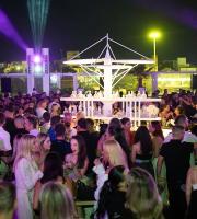 Μια βραδιά γεμάτη λάμψη στο Closing Party του ΝΟΑ rooftop!