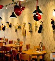 Έκθεση κούκλας της Αθηνάς Κουφάκη στο Elemento 41 Café Bistro.