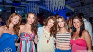 Καλοκαιρινή διάθεση με «Ladies night» κάθε Τετάρτη στο Reina club.