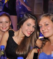 Το κέφι στα ύψη στο opening για τις Mousses live clubbing.