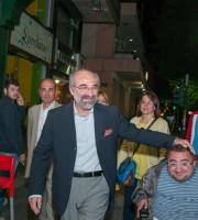 Φωτορεπορτάζ από την άφιξη του Βαγγέλη Λαμπάκη στο εκλογικό κέντρο της παράταξης.
