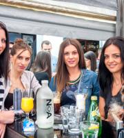 N.O.A. cafe - bar: Κυριακή με την καλύτερη παρέα, στο λιμάνι.