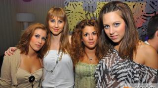 Νύχτες... μαγικές και ονειρεμένες στο Reina Summer Club.
