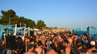 'Μακελειό' στο 3ο και φαρμακερό party του Chris Papa﻿ στο YaSu Beach Lounge & Bar﻿.
