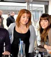 Όμορφες παρουσίες και χαμόγελα στο ΝΟΑ Cafe, στο λιμάνι.