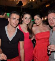 Καυτές καλοκαιρινές βραδιές στο Kingsize summer club.
