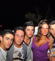 Η Εύα Λάσκαρη ξεσήκωσε τους πάντες στο Faces Club (Μέρος 2ο).