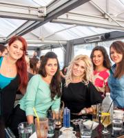 N.O.A. cafe - bar: Κυριακή με την καλύτερη παρέα, στο λιμάνι.