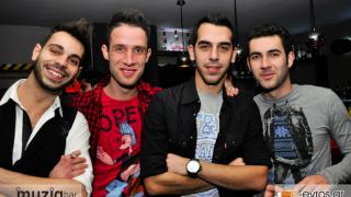 'Shiny happy people' ροκάρουν στο Muziq - Alternative bar.
