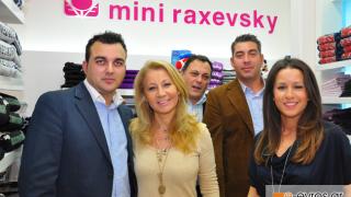 Πάρτυ εγκαινίων για το νέο κατάστημα 'Mini Raxevsky' στην Αλεξ/πολη.