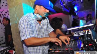 Τα σπάσαμε στο Reina με τον τρελαμένο Dj AK στα decks.