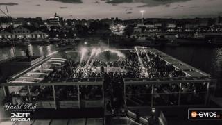 DJeff Afrozila και DaMike στην ταράτσα του Yacht club, στο λιμάνι