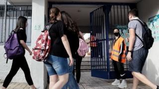 Αύριο επαναλειτουργούν γυμνάσια & λύκεια - Τι θα γίνει με διαγωνίσματα, βαθμολογίες & απουσίες