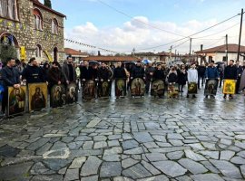Δαδιά: Τήρησαν το έθιμο και μετέφεραν την εικόνα της Παναγιάς από το μοναστήρι στην εκκλησία