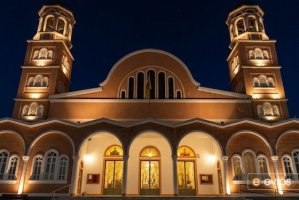 Αλεξανδρούπολη: Μπήκε στην Αγία Κυριακή με full-face και λοστούς!