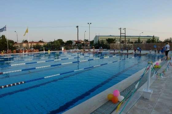 Όσοι μαθητές αγαπάτε το νερό, το Δημοτικό Κολυμβητήριο Φερών, σας περιμένει από τις 3 Ιουλίου 2017!